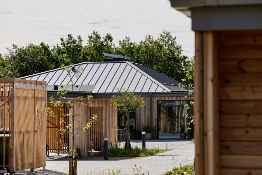 Autismeboliger indhyllet i skov – ”svøbt” i træ og stålprofiler, AutismeCenter Skive, Jægervej 16, 7800 Skive